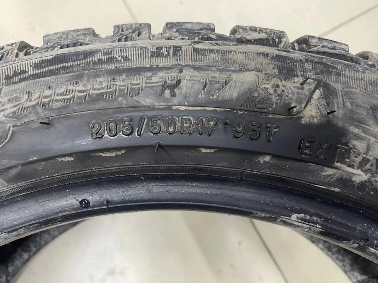 Продам зимнюю резину Michelin 205/50 R17 - Шины и диски (Запчасти) в Иркутск