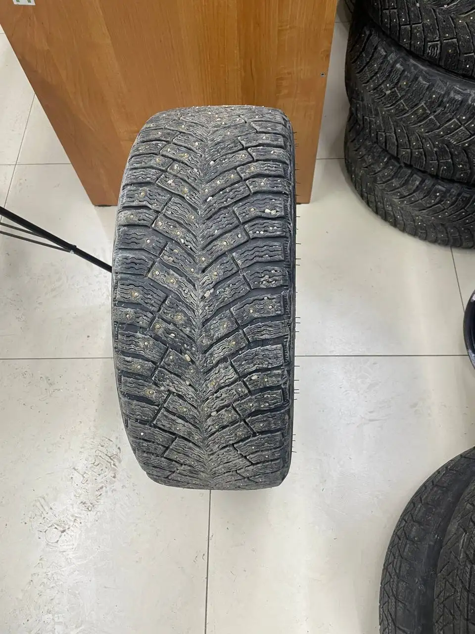 Продам зимнюю резину Michelin 205/50 R17 - Шины и диски (Запчасти) в Иркутск