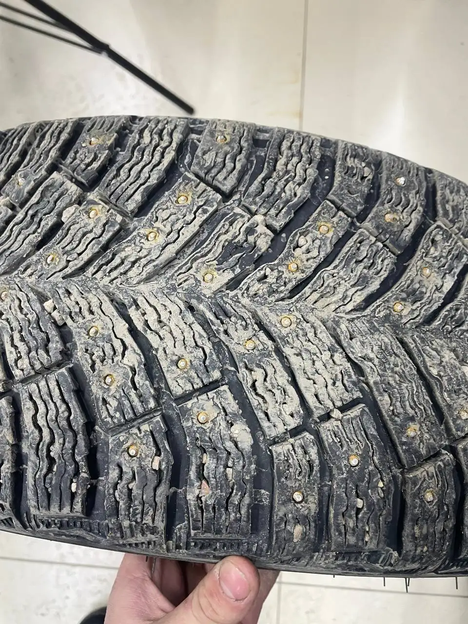 Продам зимнюю резину Michelin 205/50 R17 - Шины и диски (Запчасти) в Иркутск