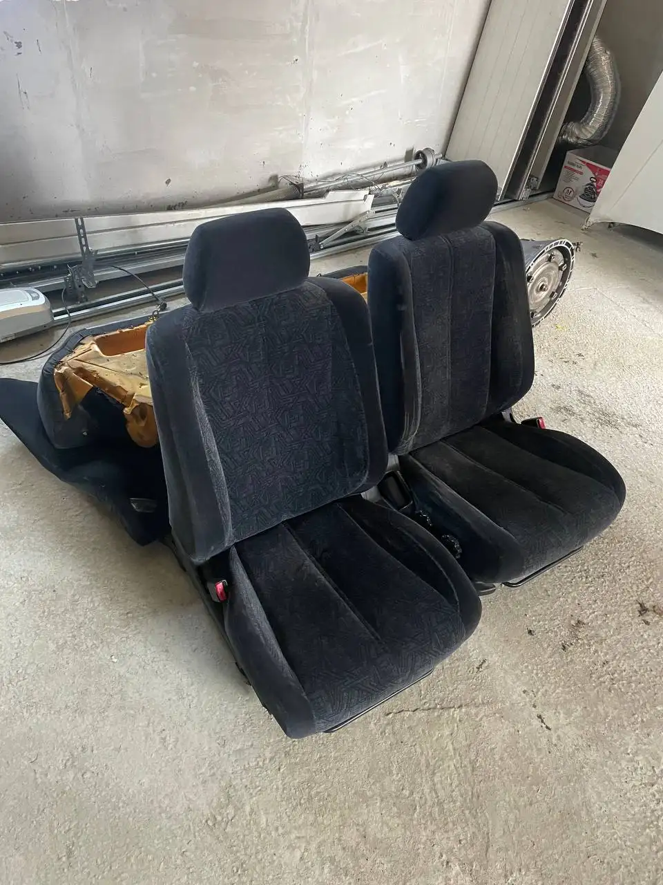 Продам сидухи для автомобилей 90/100/110 кузов - Автокресла и сиденья (Запчасти) в Иркутск