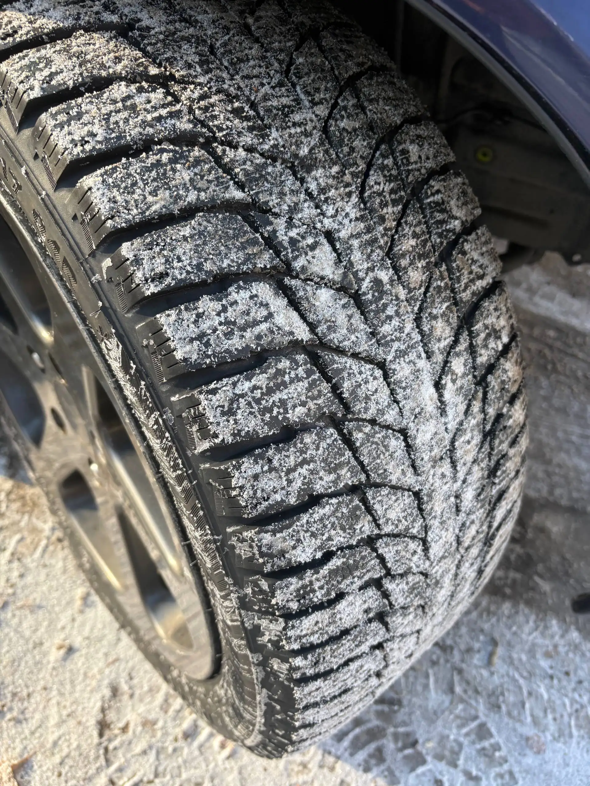 Продам комплект колес ZEIT/R 17 с шинами TRIANGLE SNOWLINK - Колеса и диски (Запчасти) в Иркутск