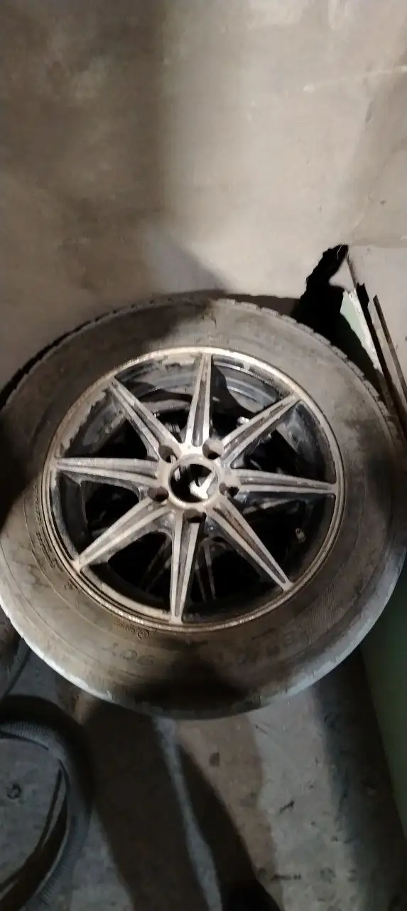 Комплект литья резины на выброс - Шины и диски (Запчасти) в Иркутск