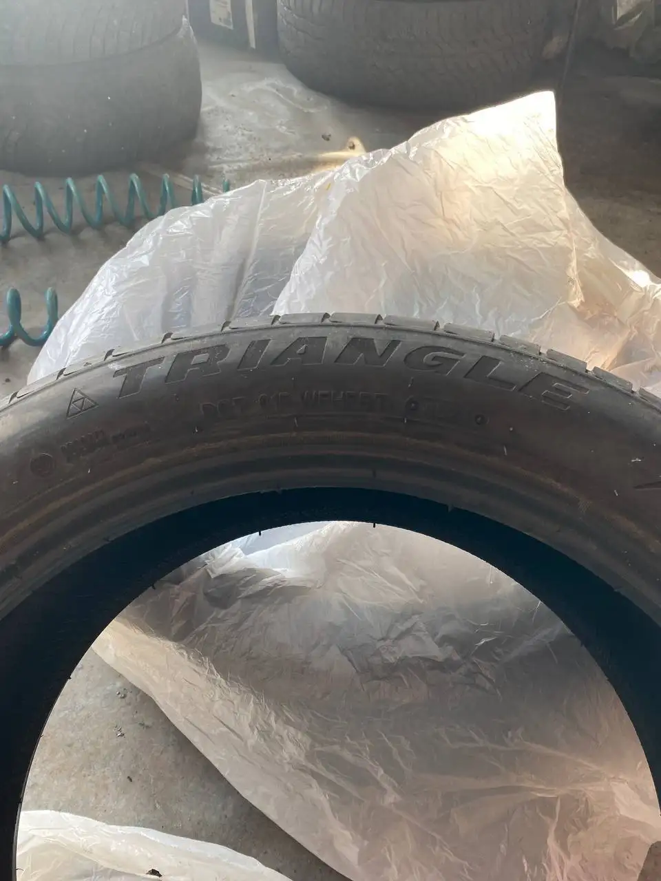 Резина новая, отъездил пол сезона - Шины (Запчасти) в Иркутск
