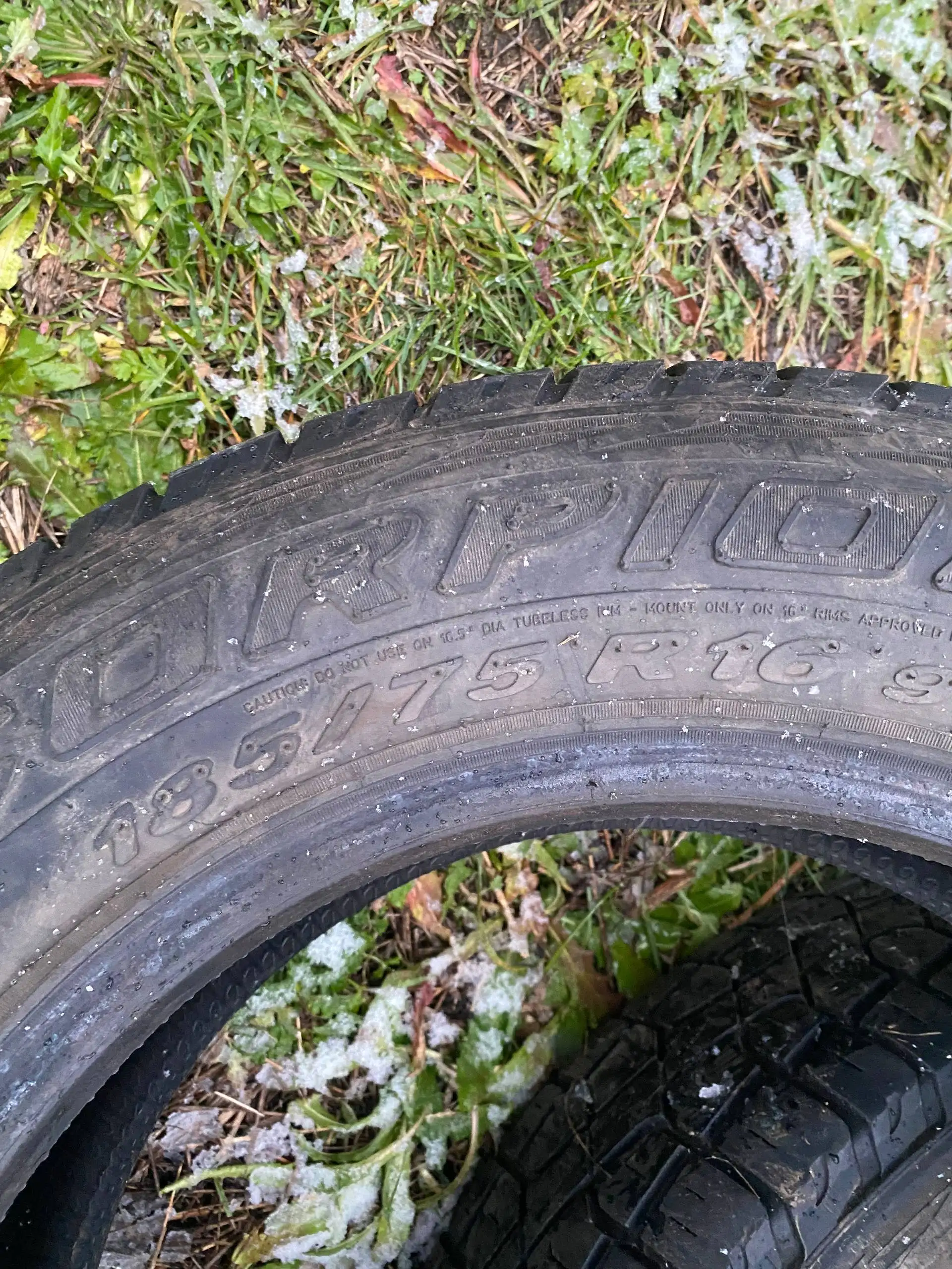 Продам летнюю резину Pirelli 185/75 R16 - Шины и диски (Запчасти) в Иркутск