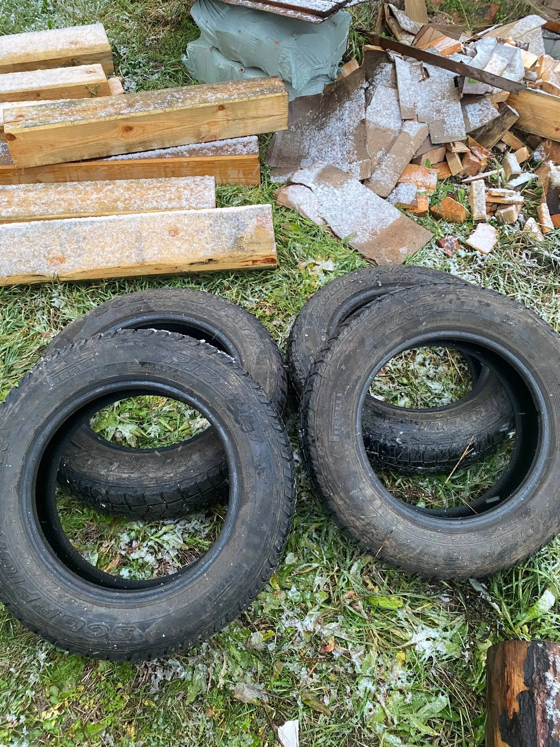 Продам летнюю резину Pirelli 185/75 R16 - Шины и диски (Запчасти) в Иркутск