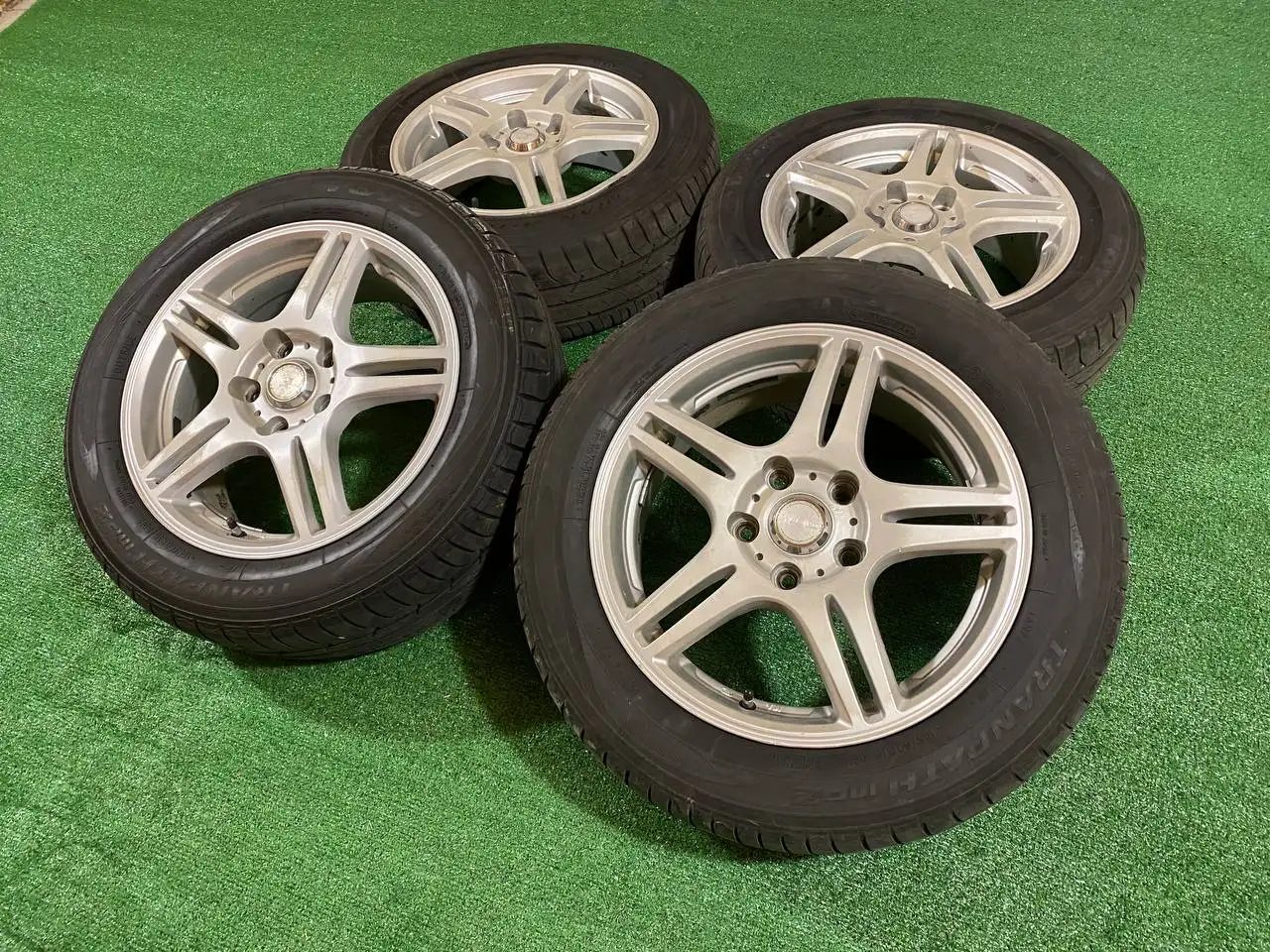 Продам летний комплект колес Wazner BDW699 с шинами Toyo Tranpath mpZ - Колеса и шины (Запчасти) в Иркутск