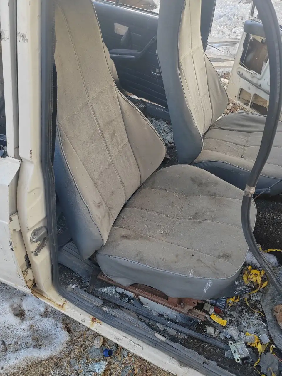 Продажа пары сидений с регулировками - Сидения (Запчасти) в Иркутск