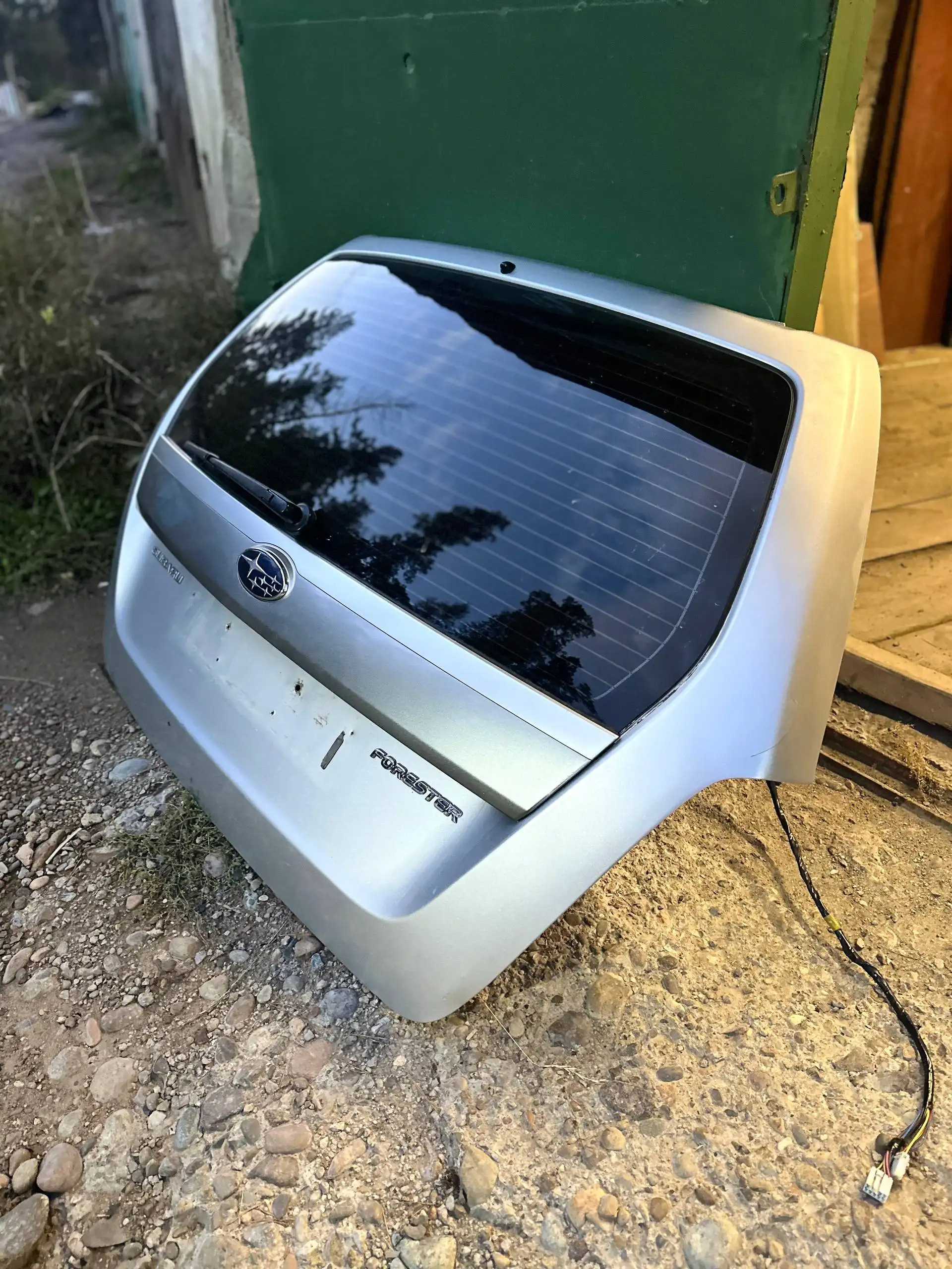 Продам заднюю дверь багажника Subaru Forester sg 2007г. - Автозапчасти (Запчасти) в Иркутск