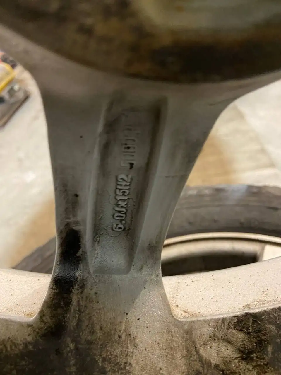 Продам комплект колёс R15 с резиной Bridgestone - Колёса и диски (Запчасти) в Иркутск