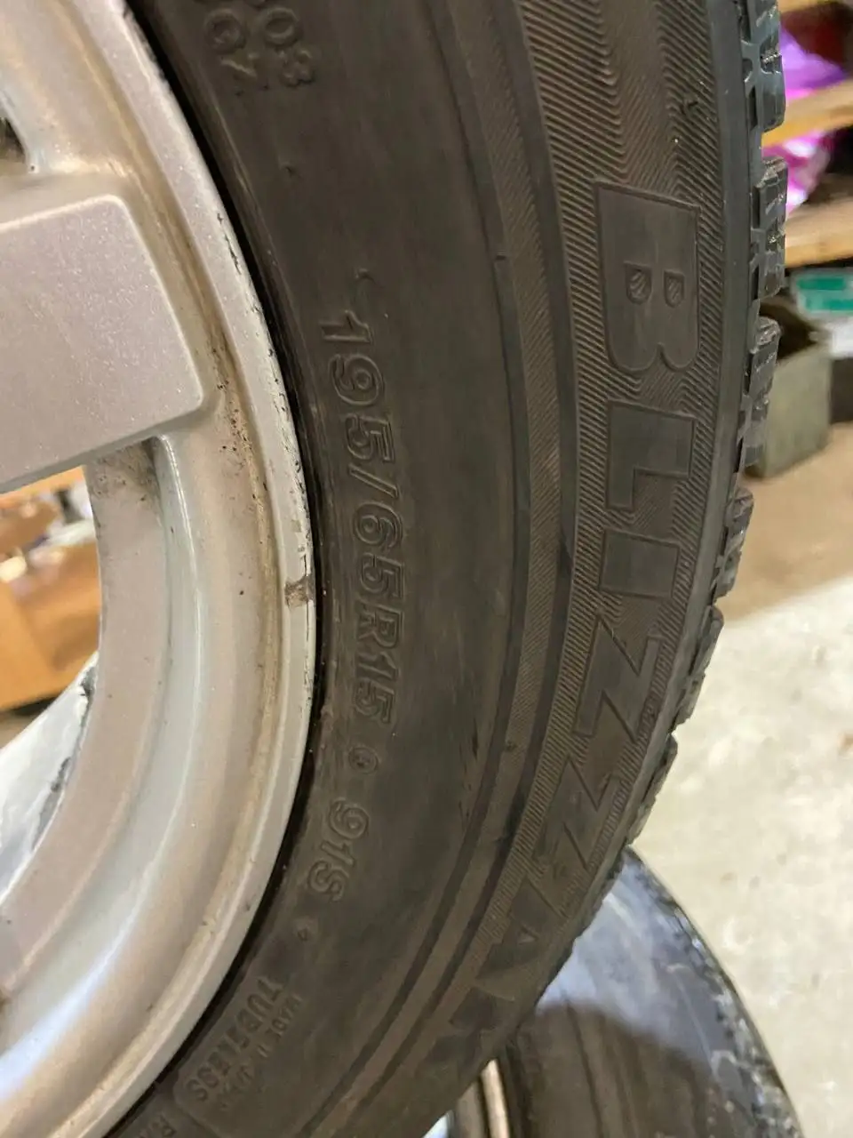 Продам комплект колёс R15 с резиной Bridgestone - Колёса и диски (Запчасти) в Иркутск