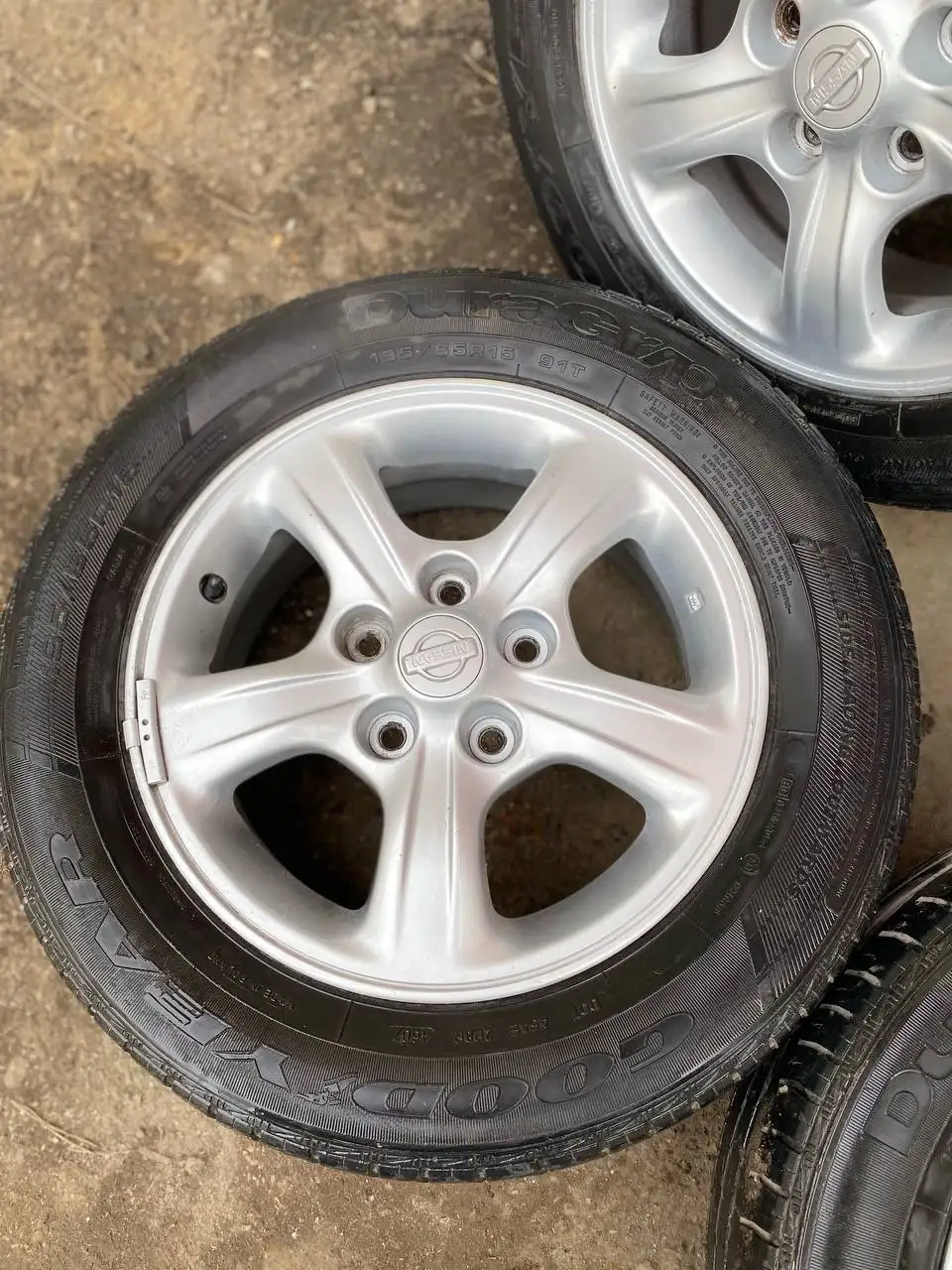 Диски после покраски 5-114,3 с резиной 195-65р15 - Диски и резина (Запчасти) в Иркутск