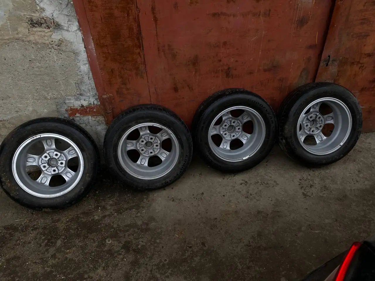 Диски после покраски 5-114,3 с резиной 195-65р15 - Диски и резина (Запчасти) в Иркутск