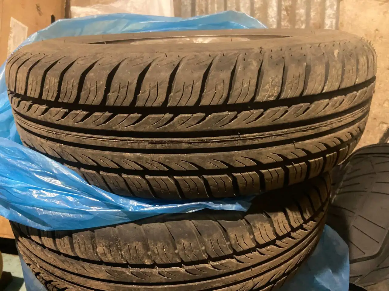 Продажа комплекта заряженных колес R13 4x100 - Шины и диски (Запчасти) в Иркутск