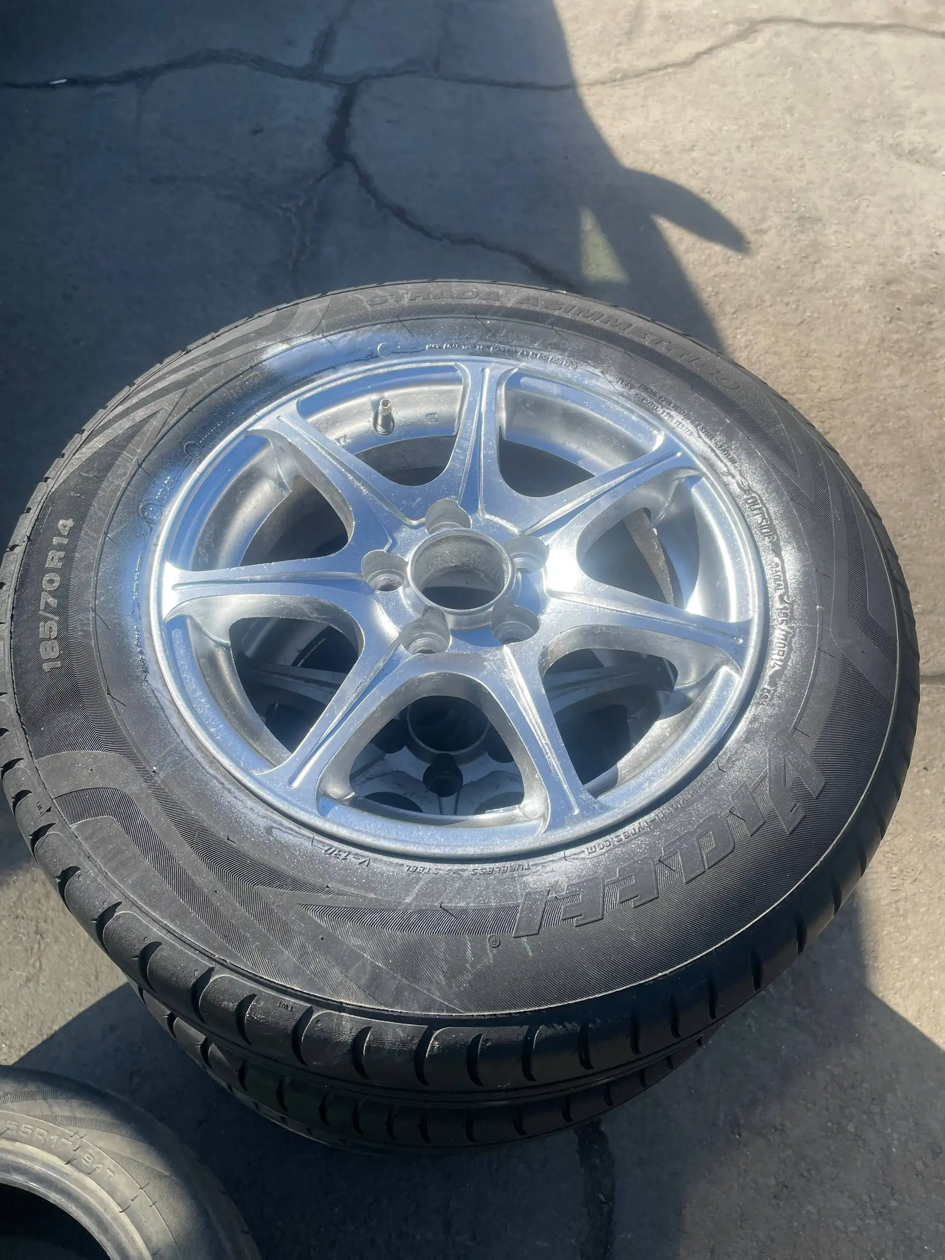 Продажа литья от Kia Ceed R14 с шинами - Диски и шины (Запчасти) в Иркутск