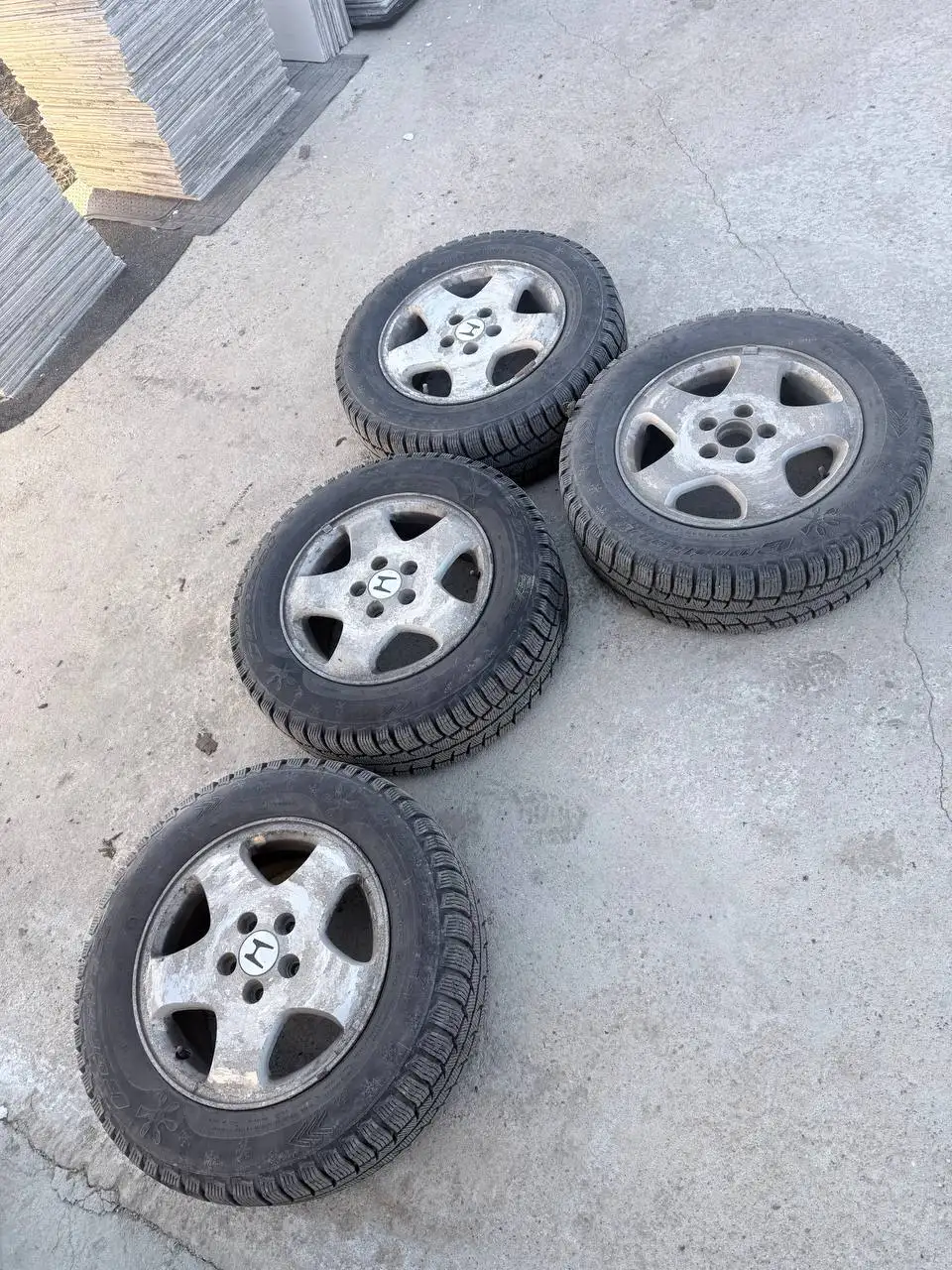 Литье на резине жирной 5/114.3 R16 - Колеса и диски (Запчасти) в Иркутск
