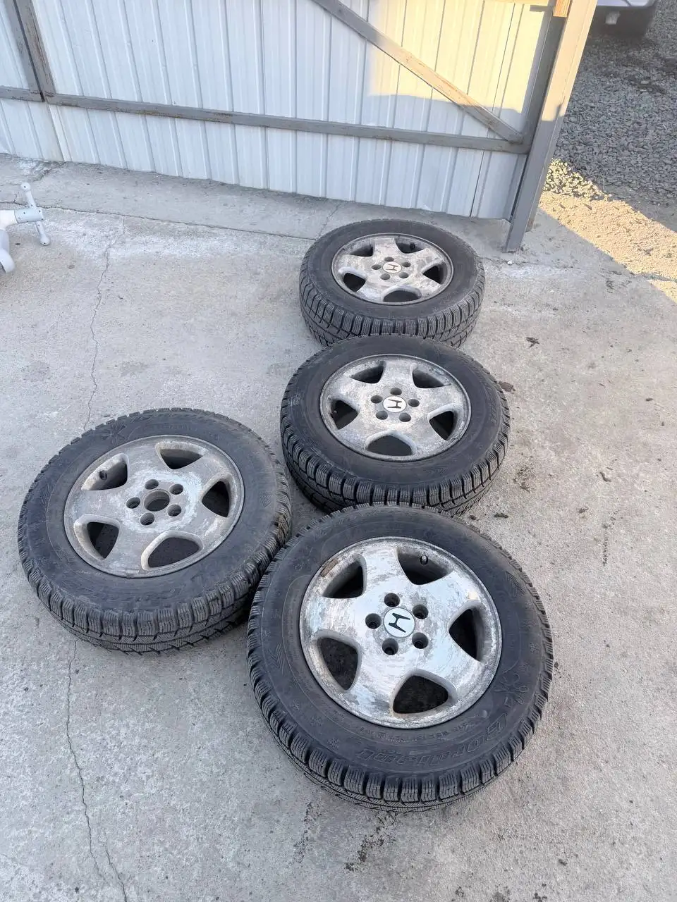 Литье на резине жирной 5/114.3 R16 - Колеса и диски (Запчасти) в Иркутск