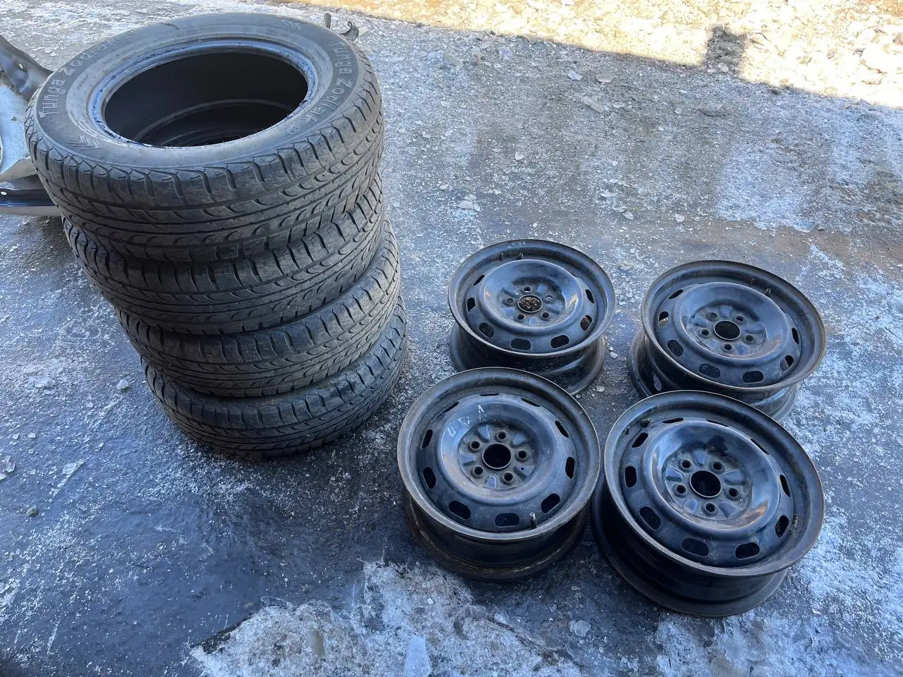 Штампы и диски с резиной - Автомобильные диски и шины (Запчасти) в Иркутск