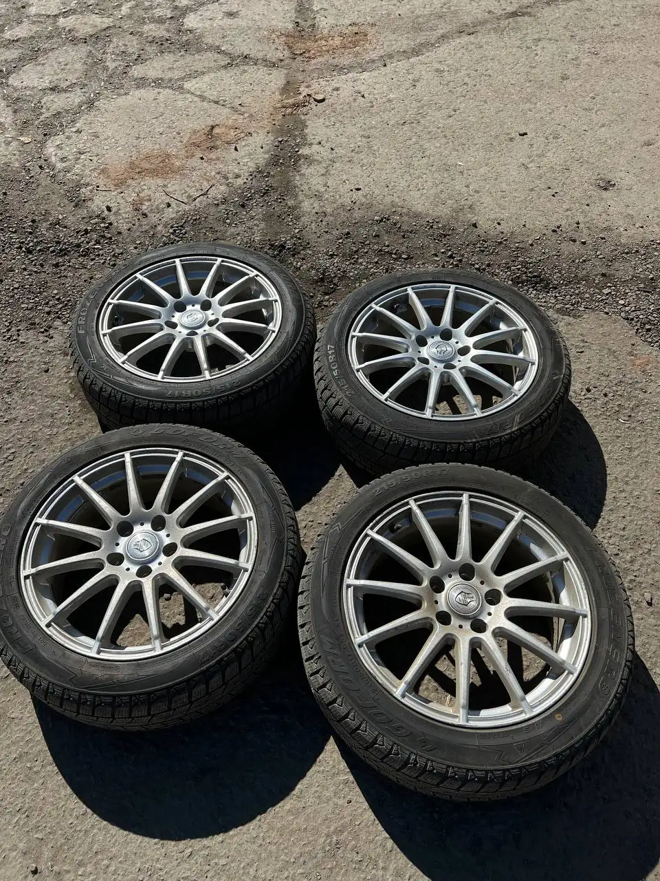 Продам колеса в сборе зимняя резина 25 год - Шины и диски (Запчасти) в Иркутск