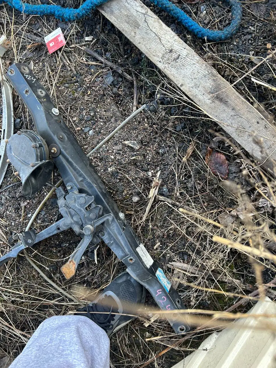 Рамка радиатора с замком и реснички - Автозапчасти (Запчасти) в Иркутск