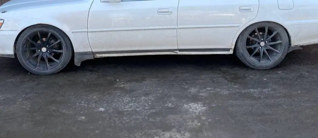 Комплект колёс R18 5x114 с одним диском на ремонт - Диски и колёса (Запчасти) в Иркутск