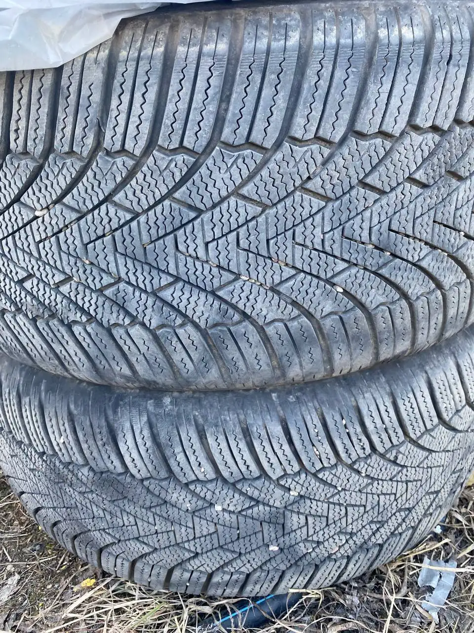 Продам зимнюю резину 18/225/45 - Шины и диски (Запчасти) в Иркутск