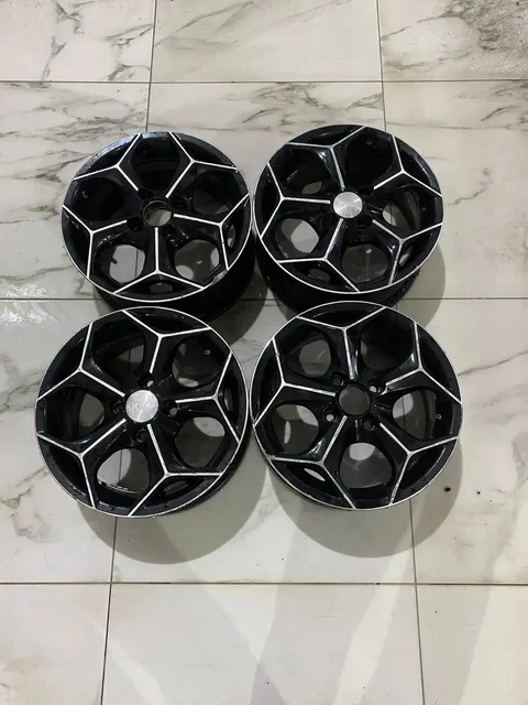 Литые диски R14 4x100 6J ET-38 для Toyota Corolla - Электронные компоненты в Иркутск