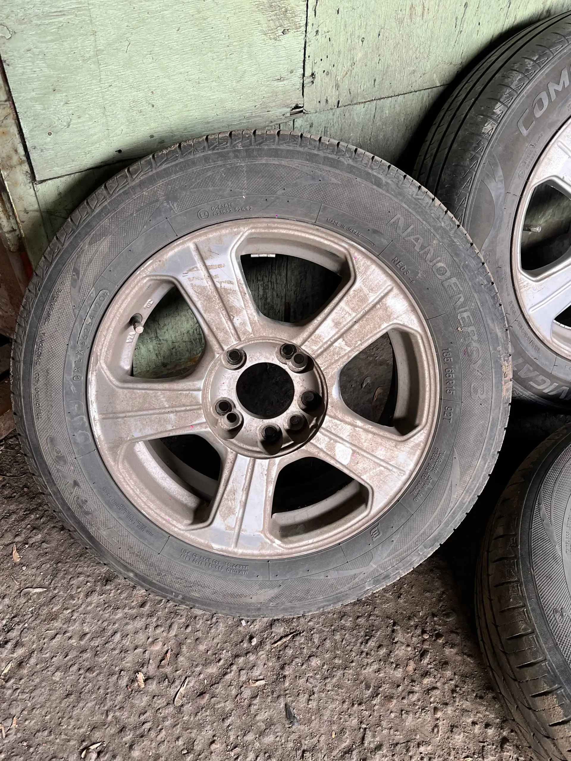 Комплект литых дисков с резиной - Диски и шины (Запчасти) в Иркутск