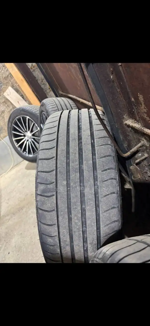 Продажа резины 225/55/17 2025 года - Шины (Запчасти) в Иркутск