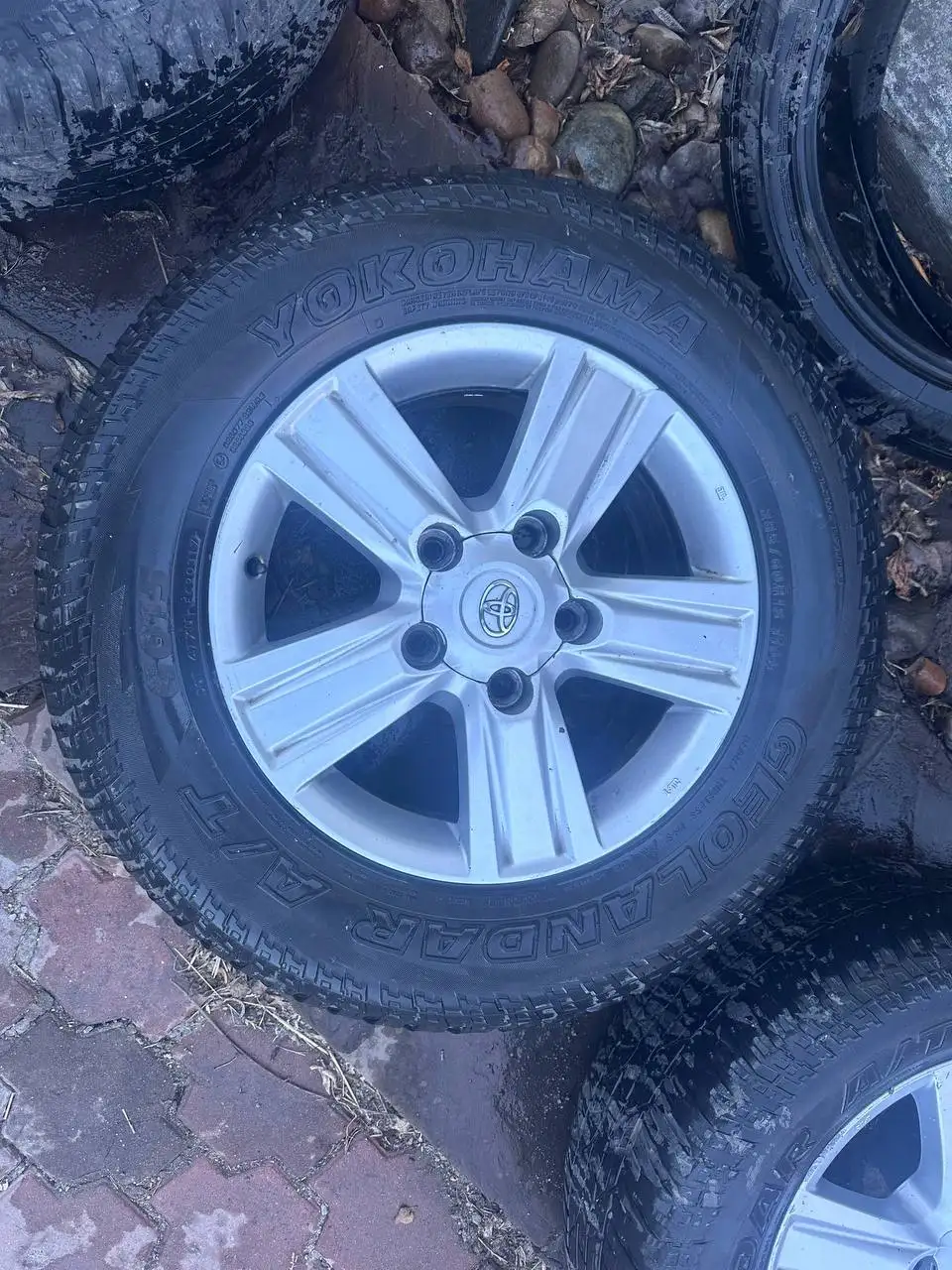 Колеса от крузака 200 с резиной Yokohama Geolandar A/T G015 - Шины и диски (Запчасти) в Иркутск