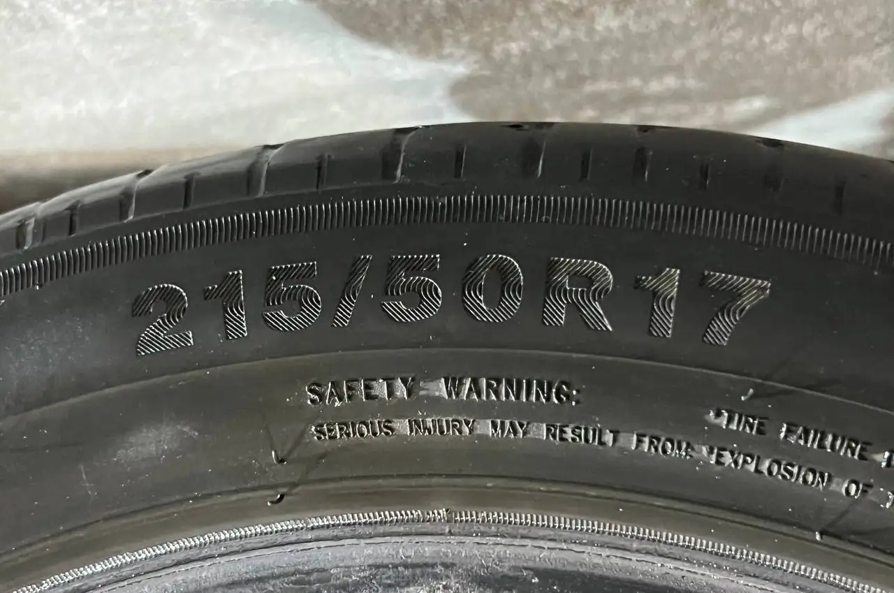 Продам комплект летней резины Triangle 215/50/17 - Шины и диски (Запчасти) в Иркутск