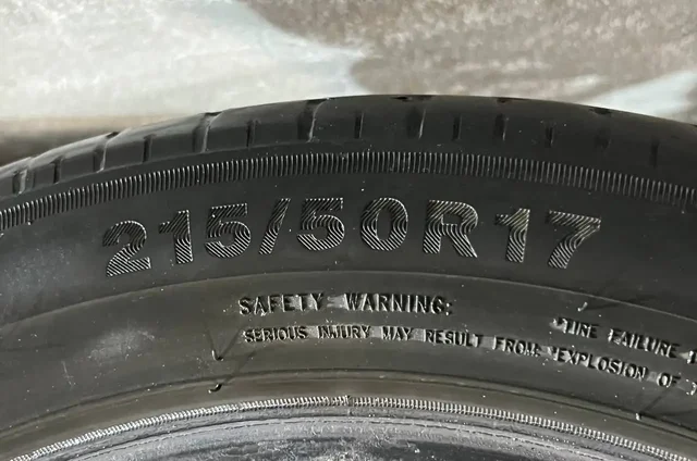 Продам комплект летней резины Triangle 215/50/17 - Колпачки на диски в Иркутск