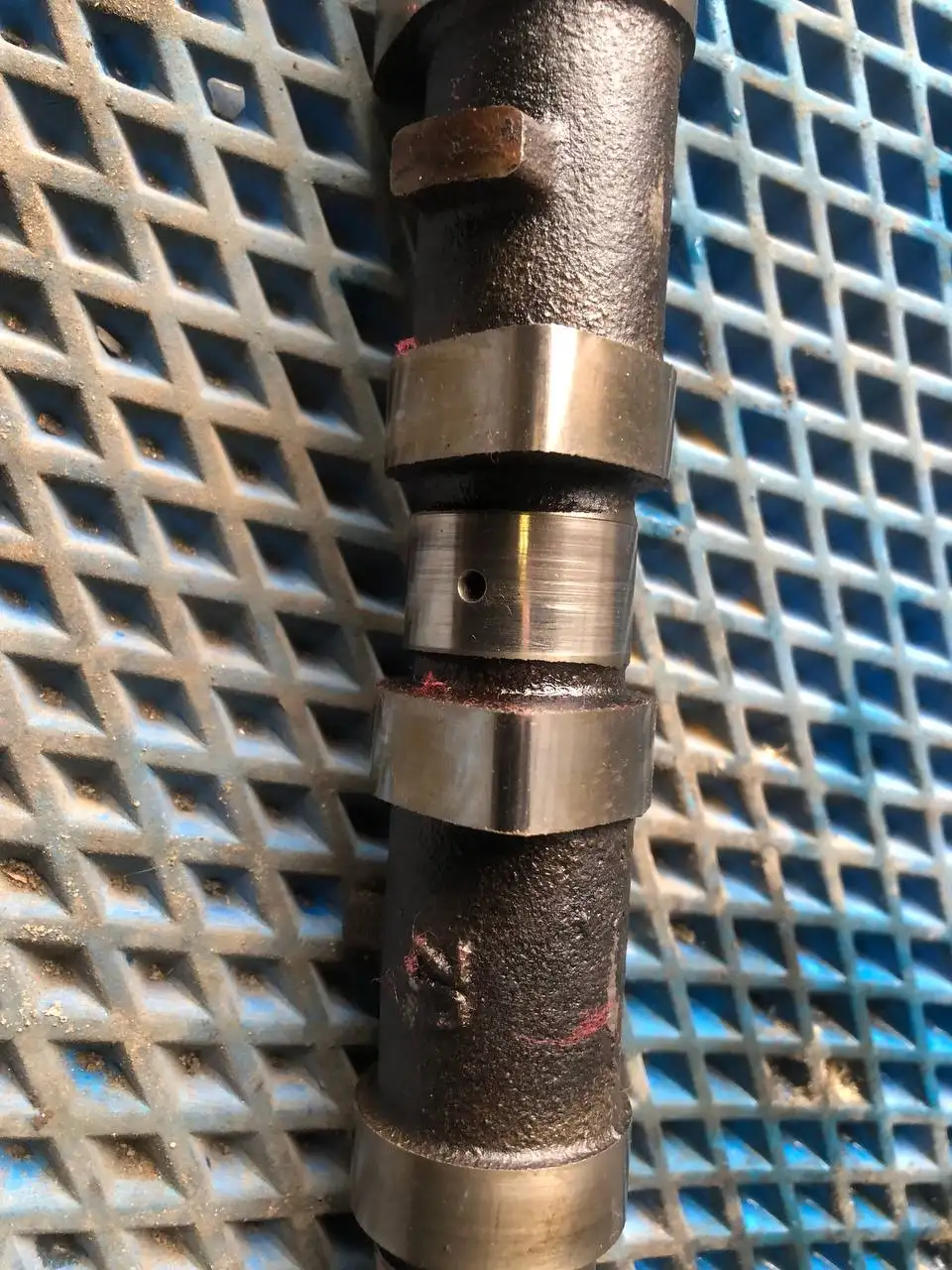 Запчасти для авто: клапанная крышка, распредвал, диски R16 - Автозапчасти (Запчасти) в Иркутск