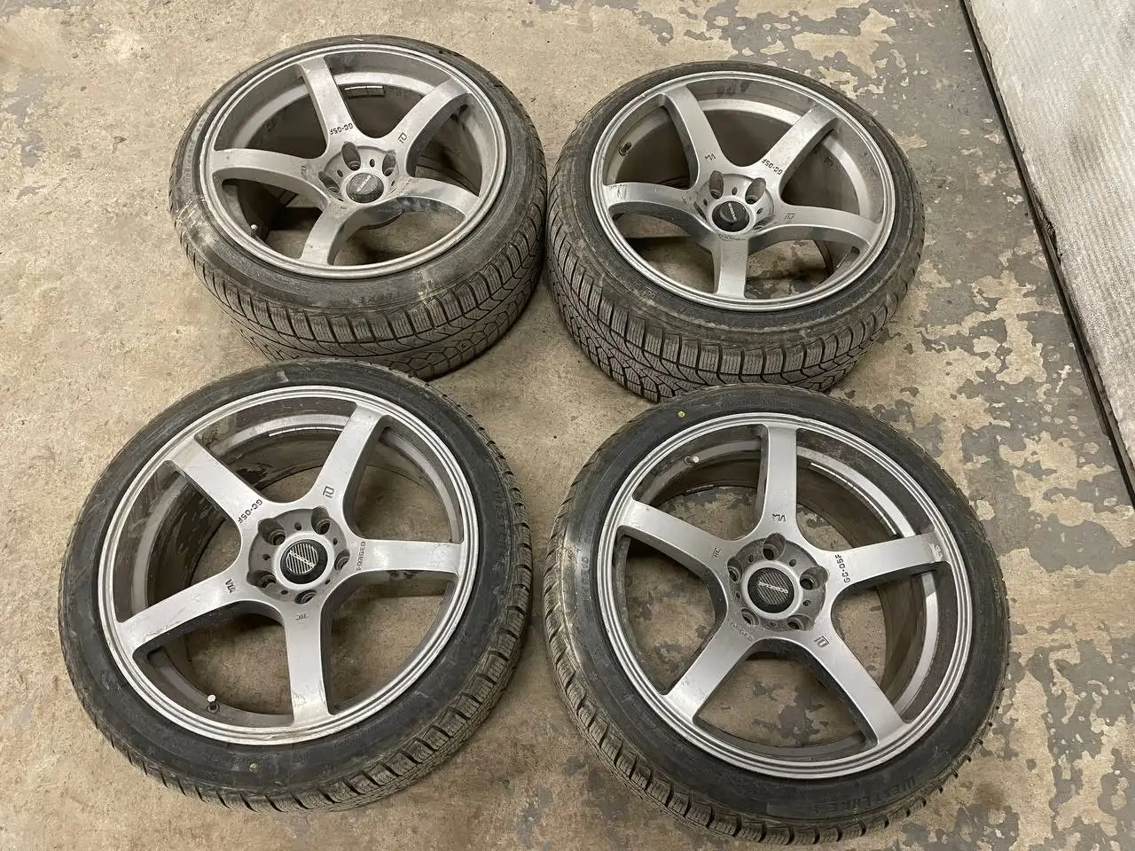 Диски R18 5x114.3 с зимней резиной 235/40 - Диски и шины (Запчасти) в Иркутск