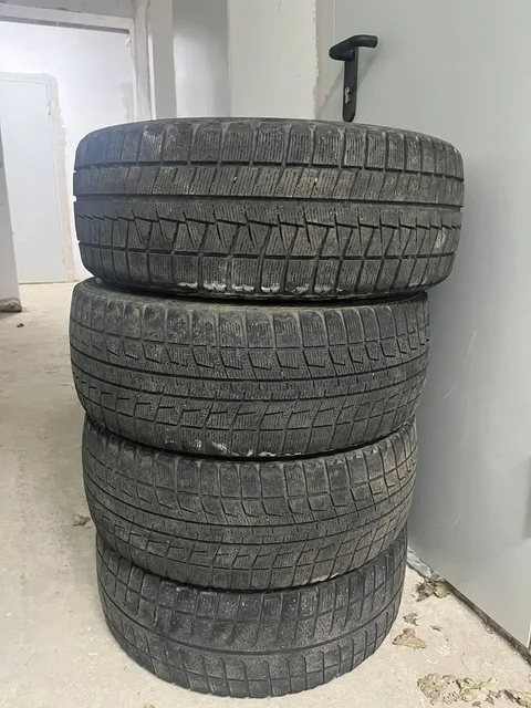 Резина Bridgestone 215/45 r17 на докат - Колёса и шины в Иркутск