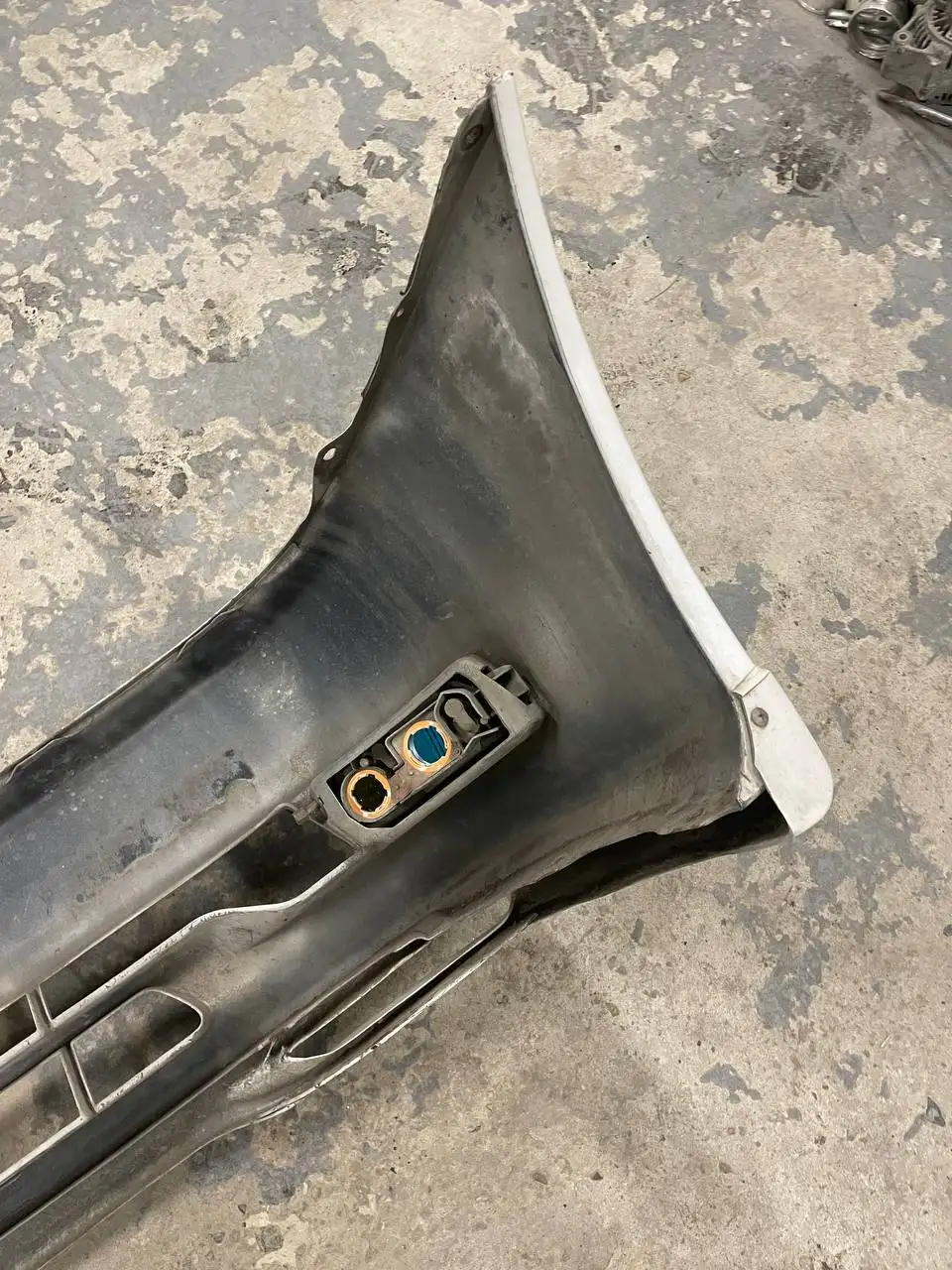 Передний бампер с губой Toyota Mark 90 - Запчасти (Авто) в Иркутск
