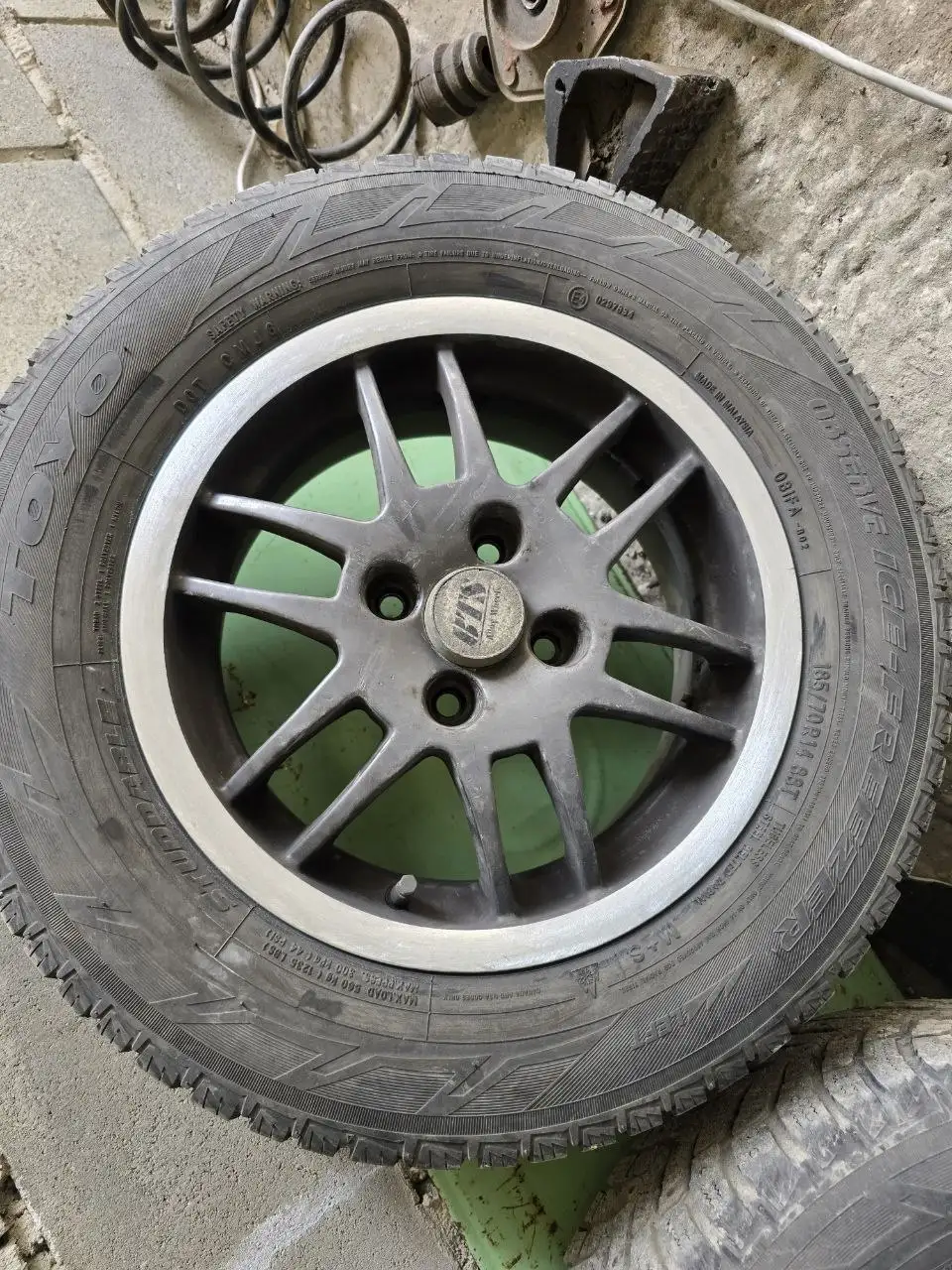 Продам 4 зимних колеса Toyo 185/70/14 - Автоаудиотехника в Иркутск