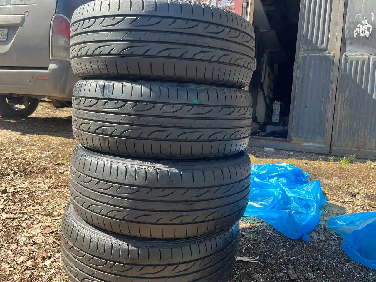 215/45 R17 шины в отличном состоянии - Шины и диски (Запчасти) в Иркутск