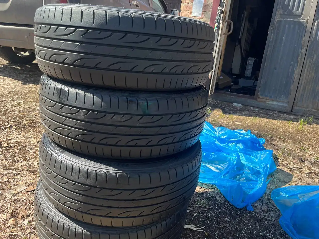 Шины 215/45 R17, Б/у - Шины (Запчасти) в Иркутск