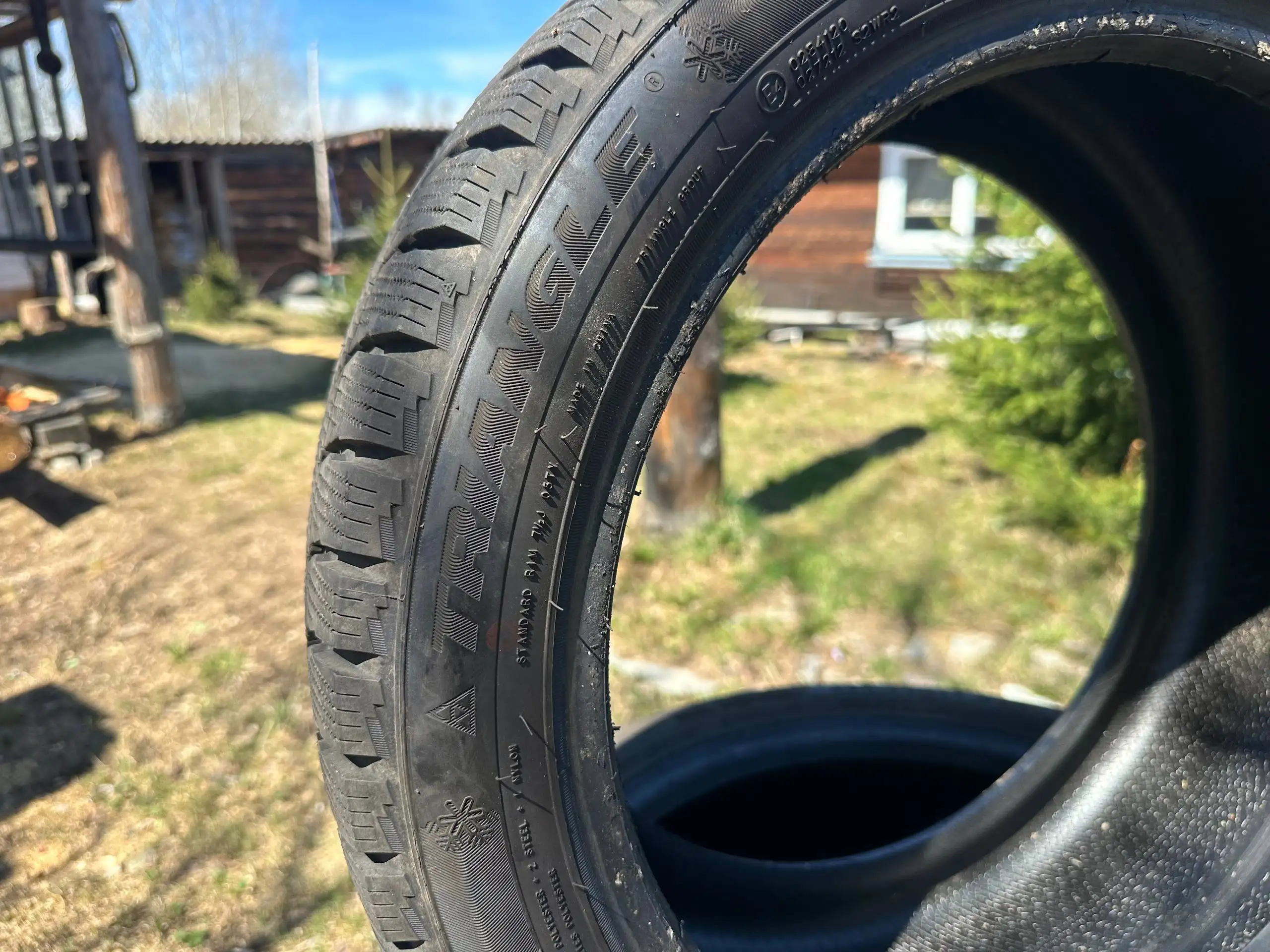Продам шины 225/45 R17 - Шины (Запчасти) в Иркутск
