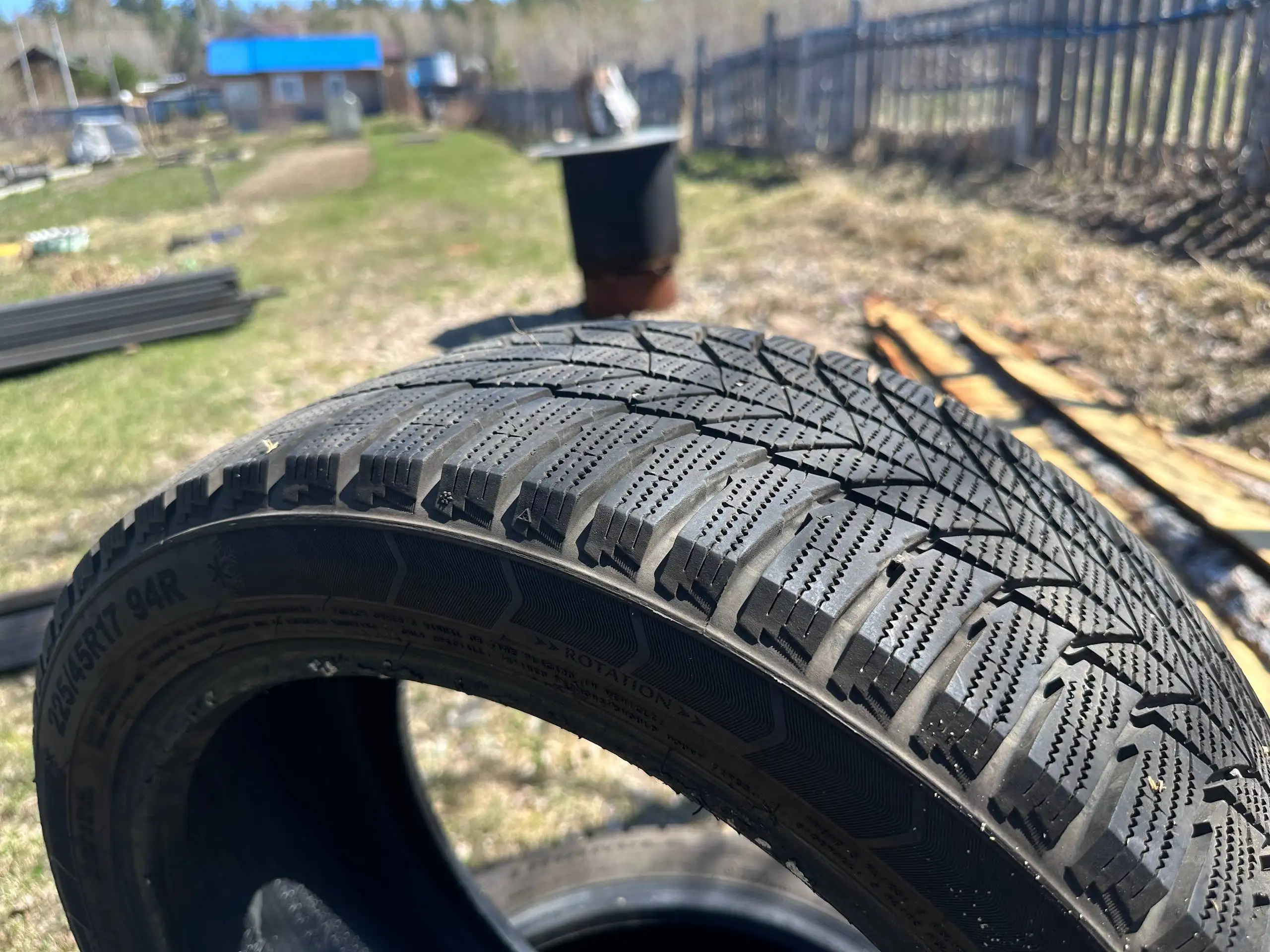 Продам шины 225/45 R17 - Шины (Запчасти) в Иркутск