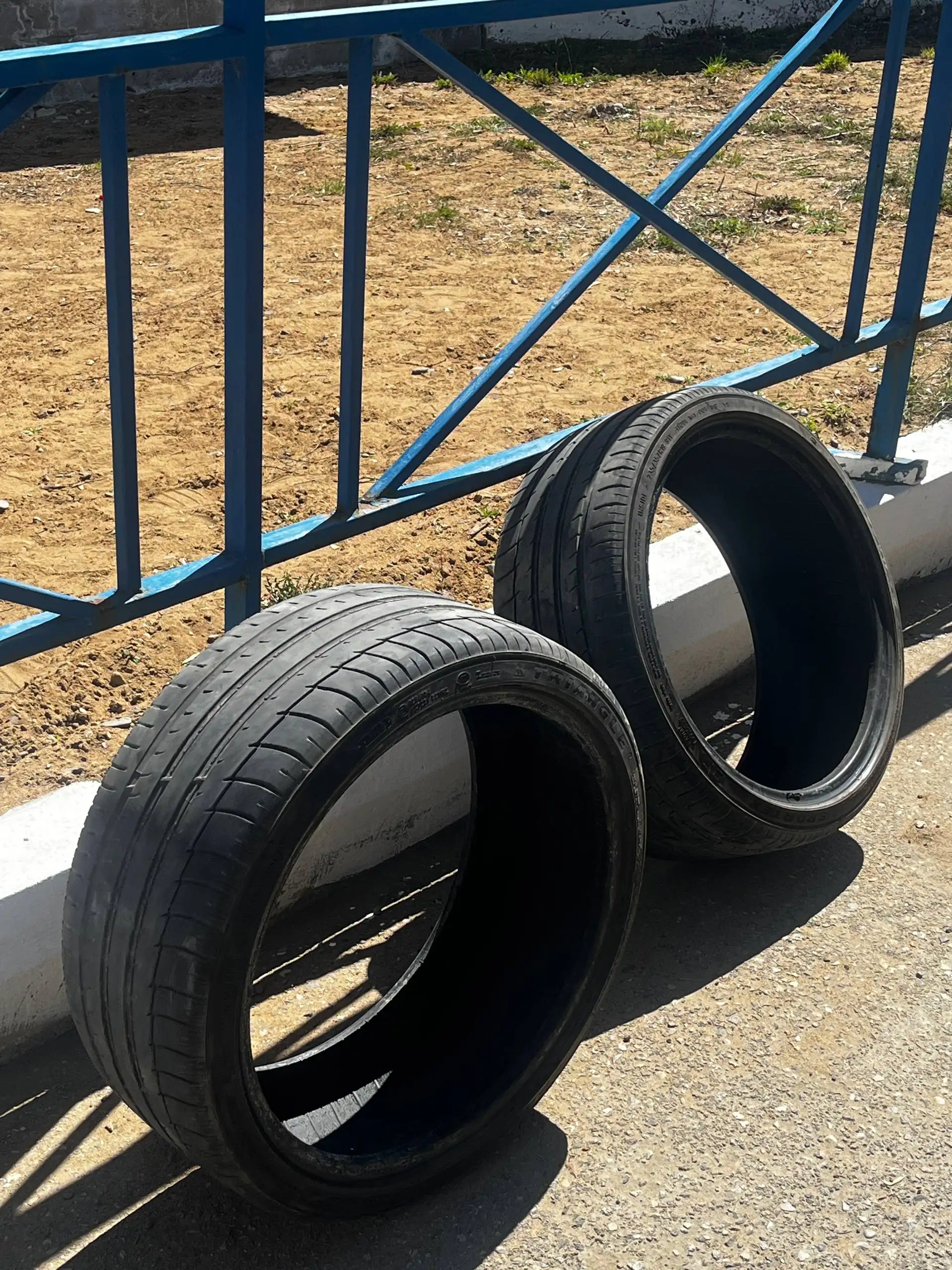 235/35 R19 шины - Шины и диски (Запчасти) в Иркутск