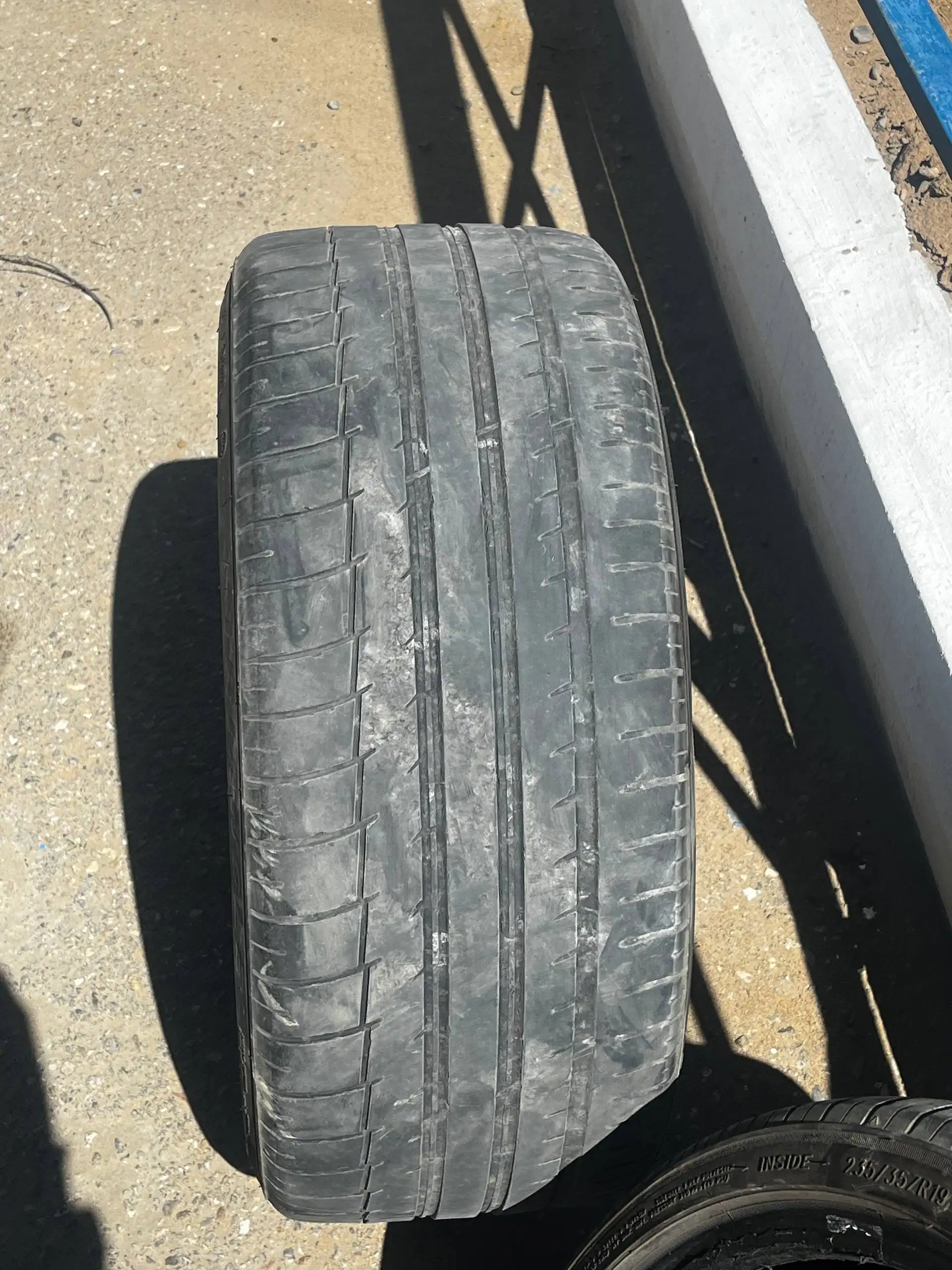 235/35 R19 шины - Шины и диски (Запчасти) в Иркутск