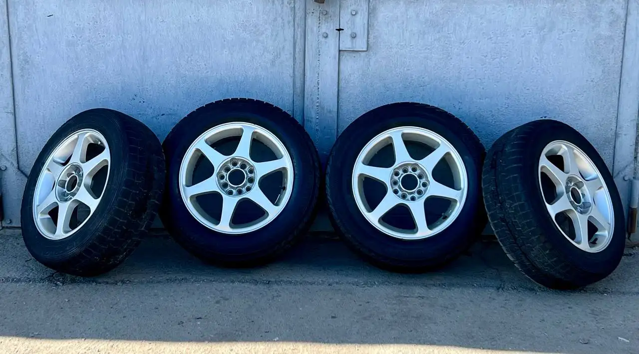 Продам комплект колес R15 с мульти сверловкой - Шины и диски (Авто) в Иркутск