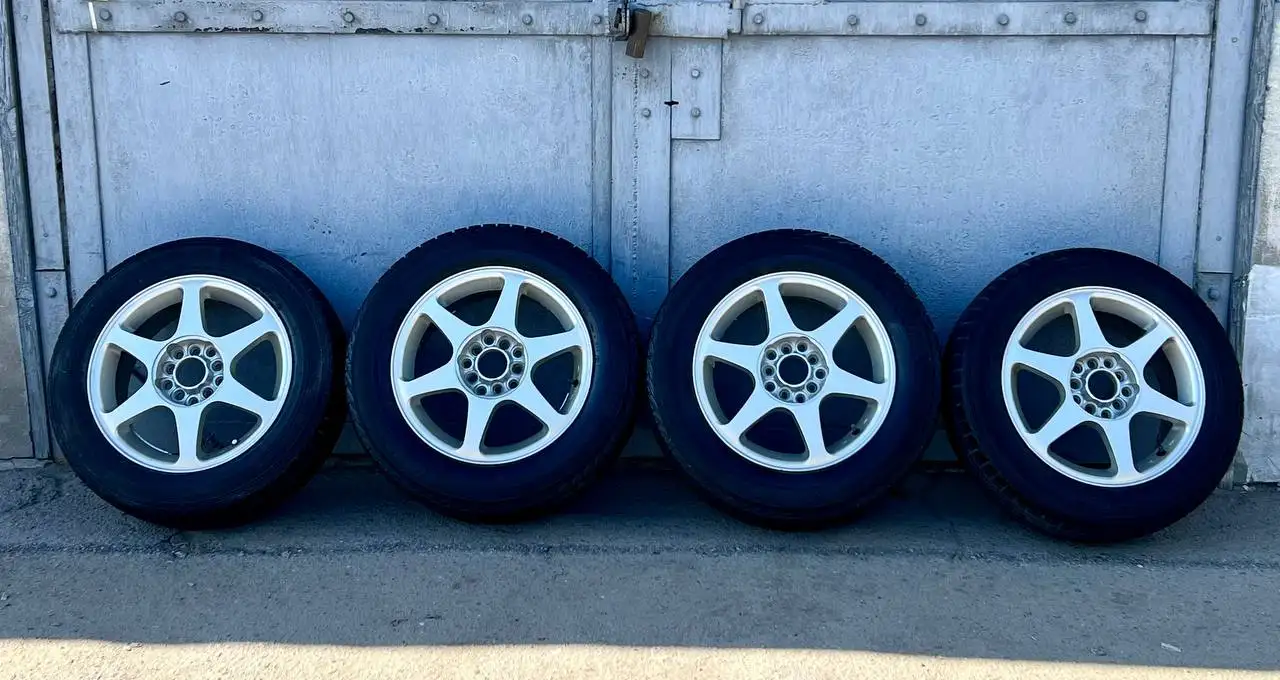 Продам комплект колес R15 с мульти сверловкой - Шины и диски (Авто) в Иркутск
