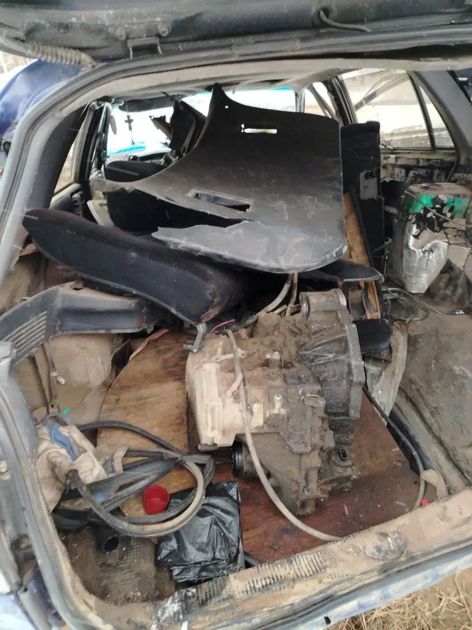 Продам калдину по болтам, морды нет - Кузовные запчасти (Авто) в Иркутск