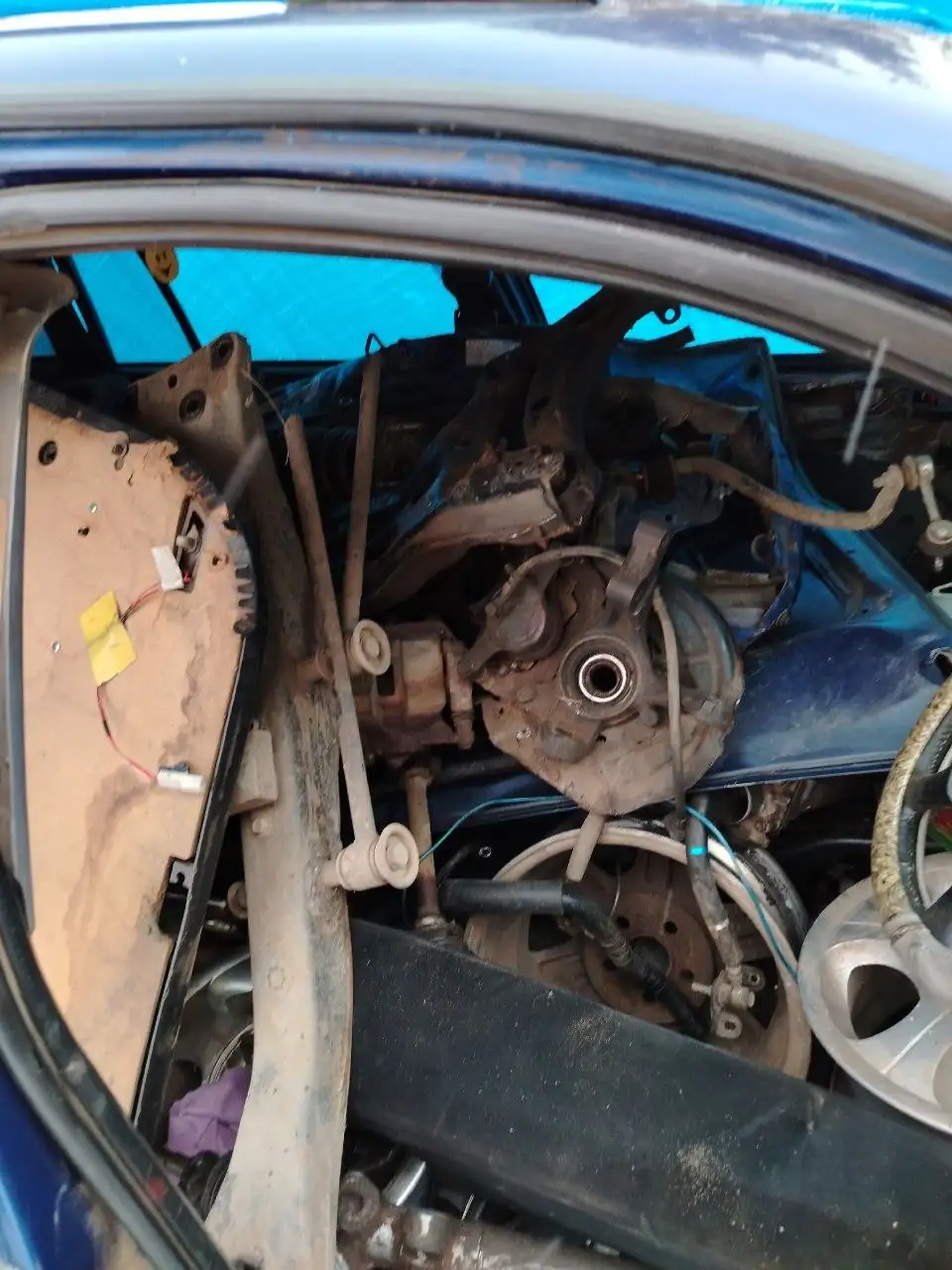 Продам калдину по болтам, морды нет - Кузовные запчасти (Авто) в Иркутск