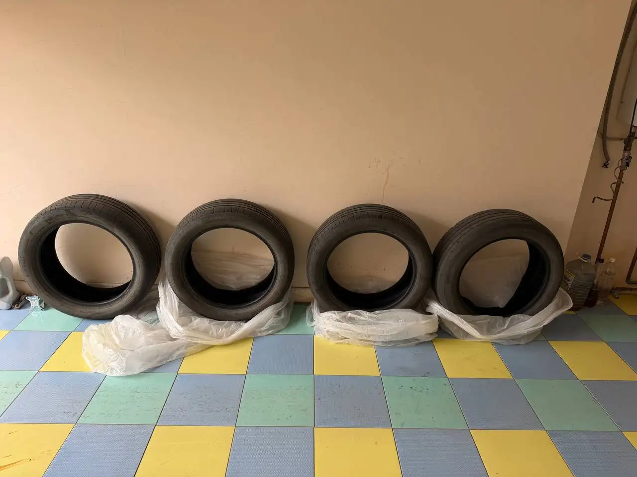 Продам шины Pirelli 235/50/19 лето - Шины (Авто) в Иркутск