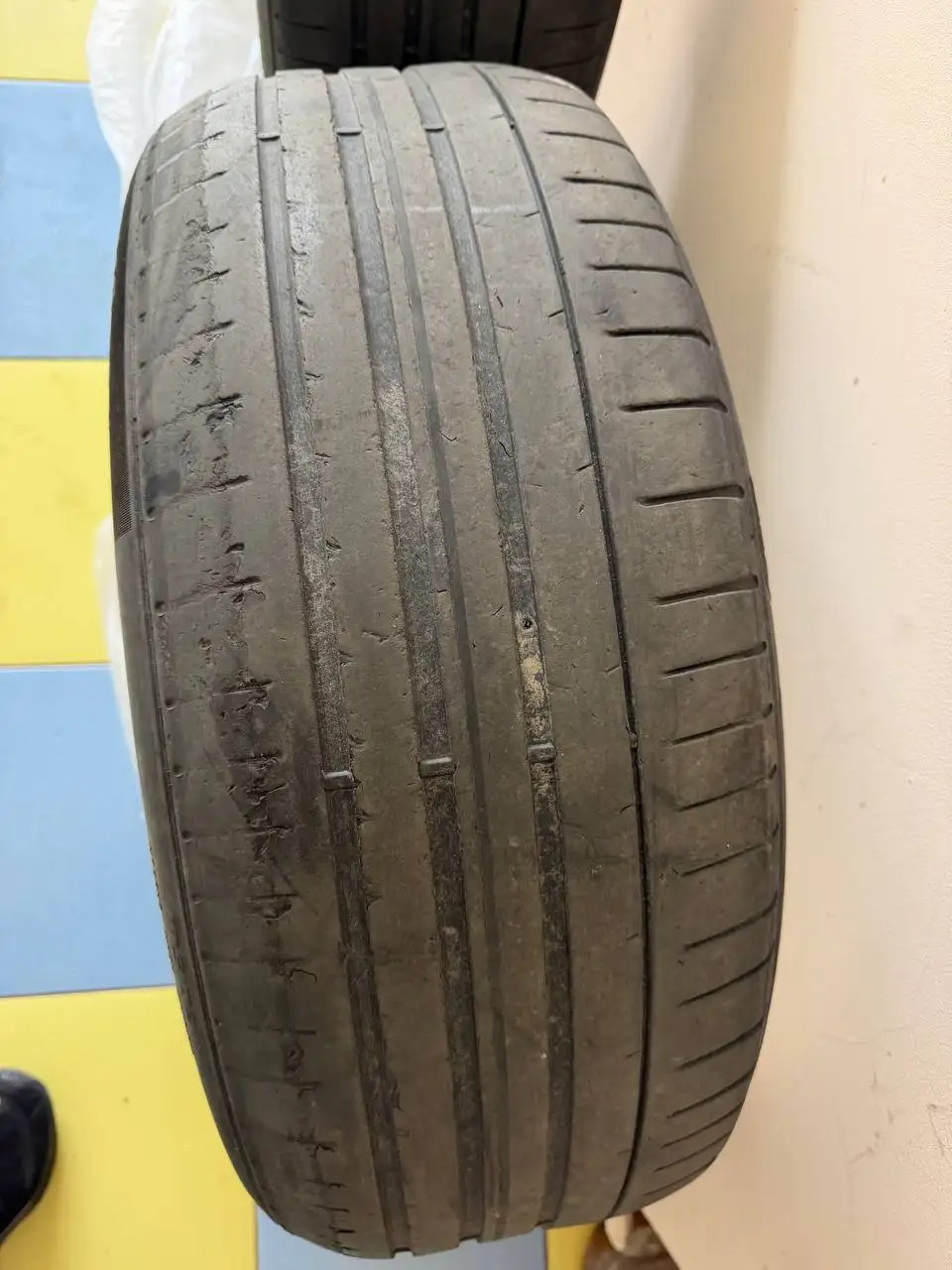 Продам шины Pirelli 235/50/19 лето - Шины (Авто) в Иркутск