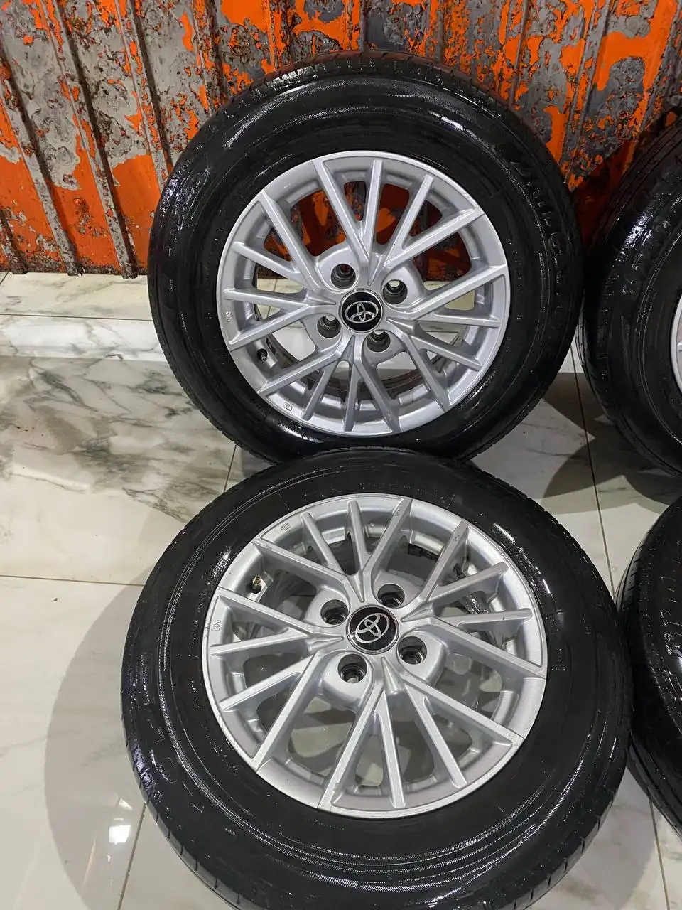 Комплект колес 4:100 R14 с резиной Bridgestone - Авто в Иркутск