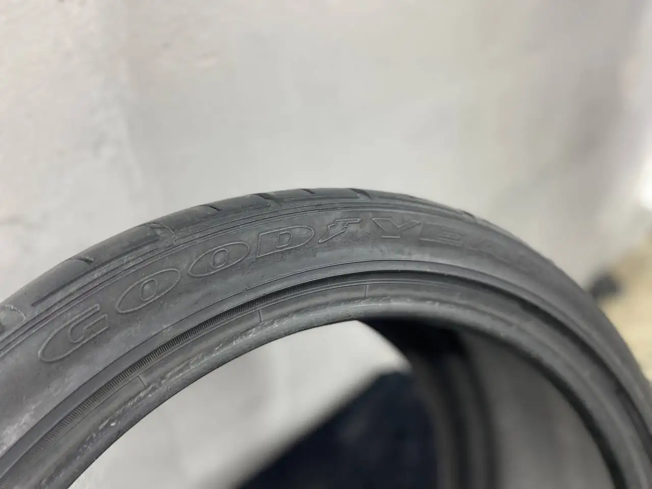 GoodYear r18 разноширокие 265/35 и 235/40 - Шины (Запчасти) в Иркутск